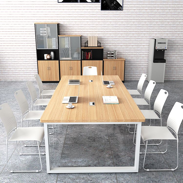 Eigentijdse kantoorbureau gefabriceerd hout rechthoek schrijfbureau