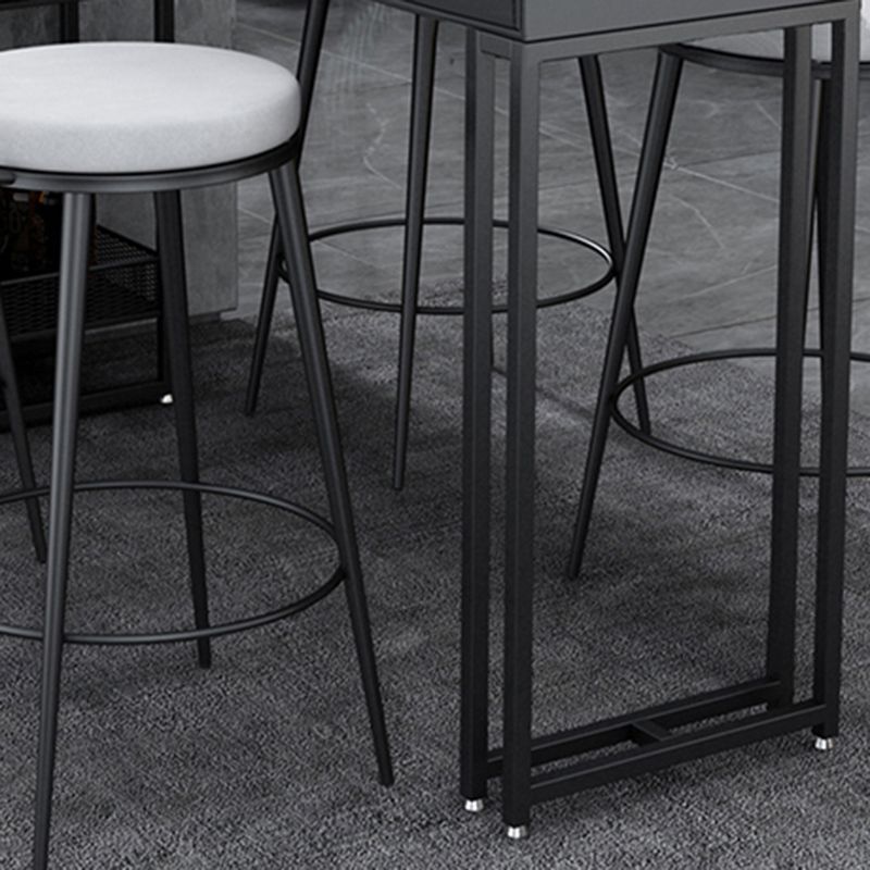 Bistro-bartafel van gesinterd steen, onderstel met goudkleurig frame en lades
