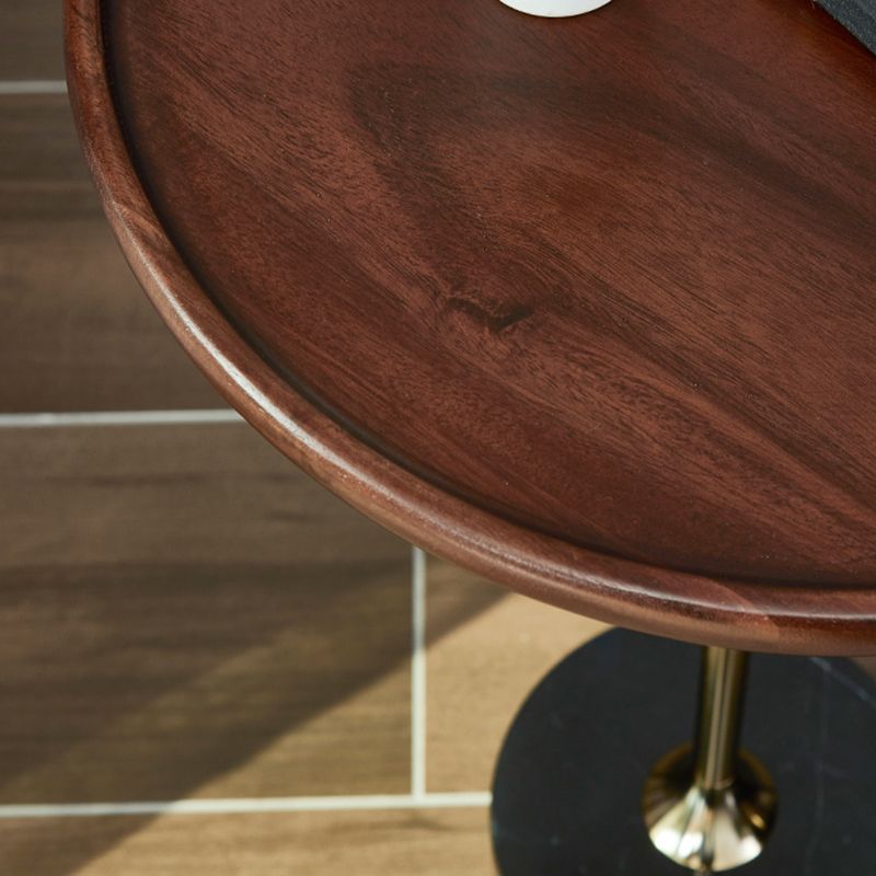 コンテンポラリーウッドラウンドトップサイドテーブル大理石の台座エンドテーブル