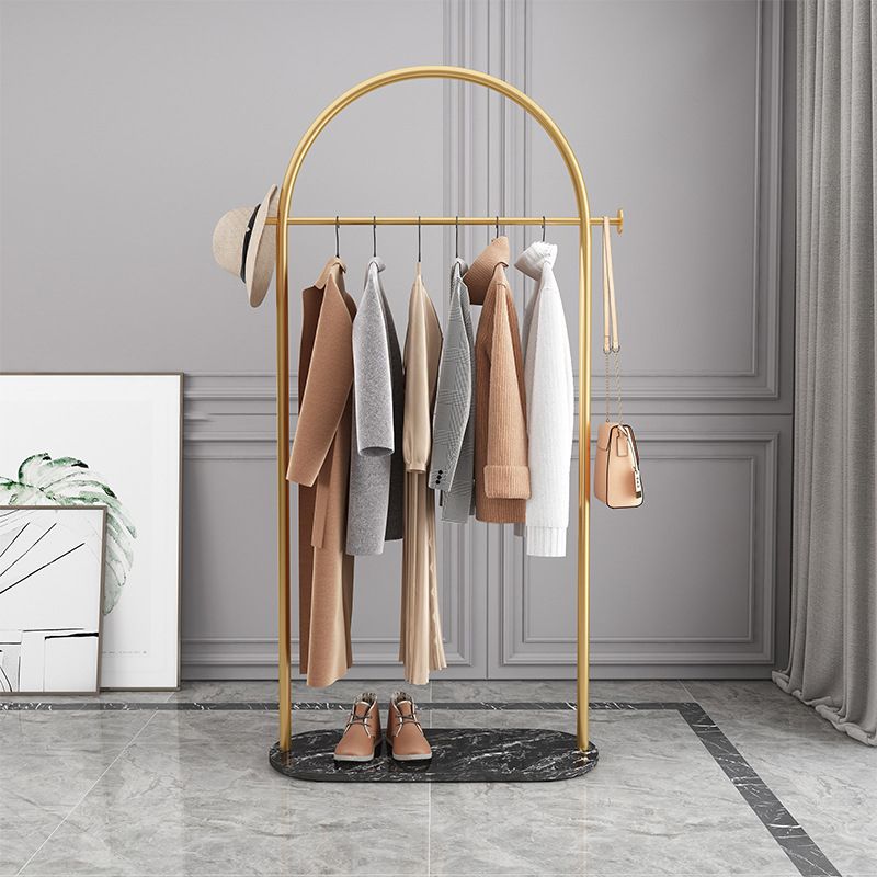 Industriële zaal staat vrij staan ​​met metalen kaderrek van de rail