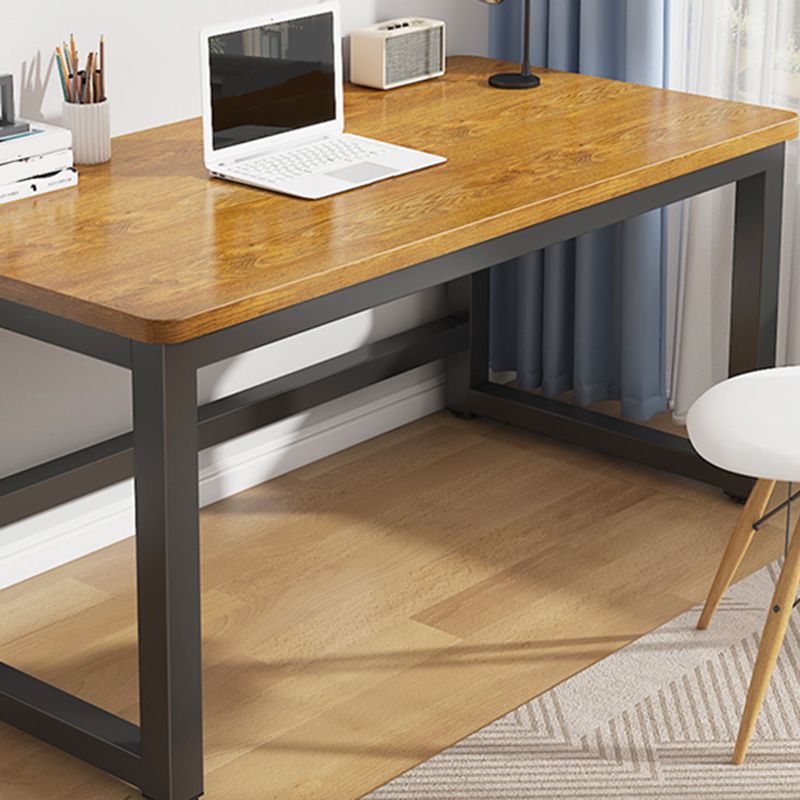 Table d'ordinateur portable de bureau de forme rectangulaire en bois brun avec 2 lames