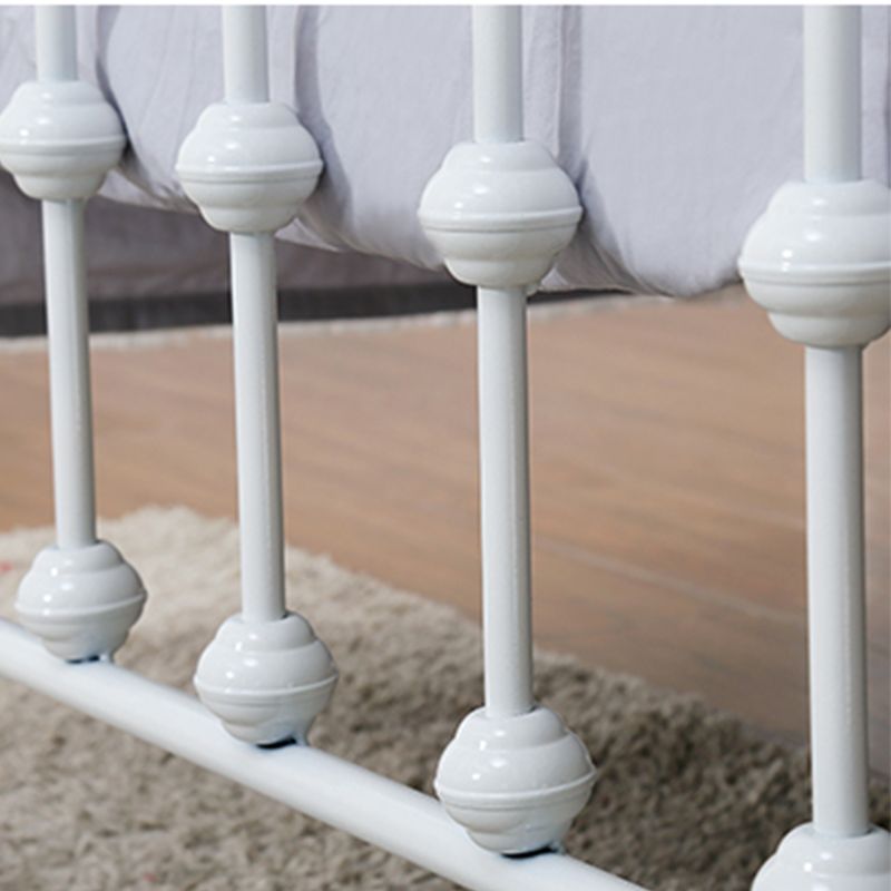 Letto standard in metallo industriale, testiera ad arco a frame aperto