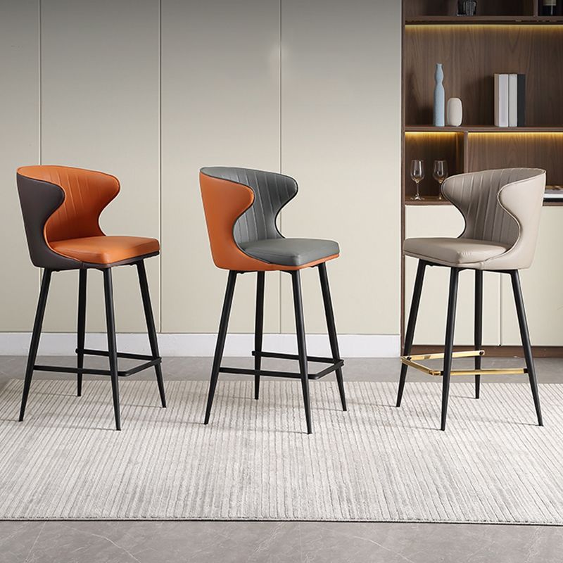 Sgabello da bar con barra bassa con sgabello da baiassa in fux in fux moderno per cucina