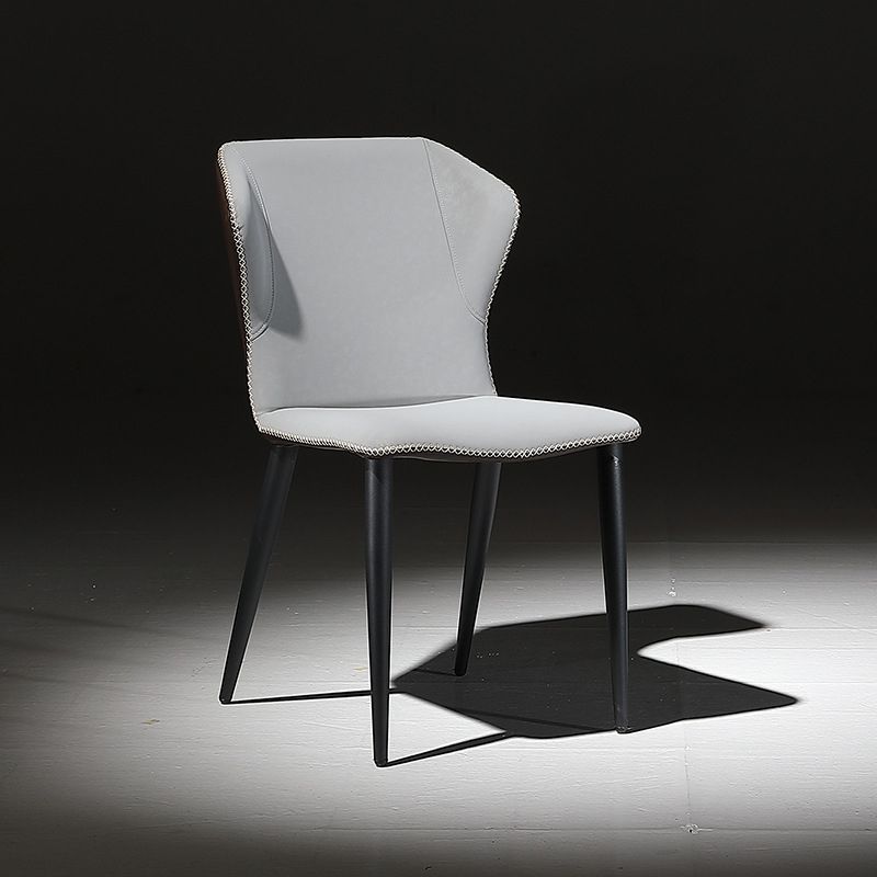 Chaise côté chaise de salle à manger à canon à wing-back pour salle à manger