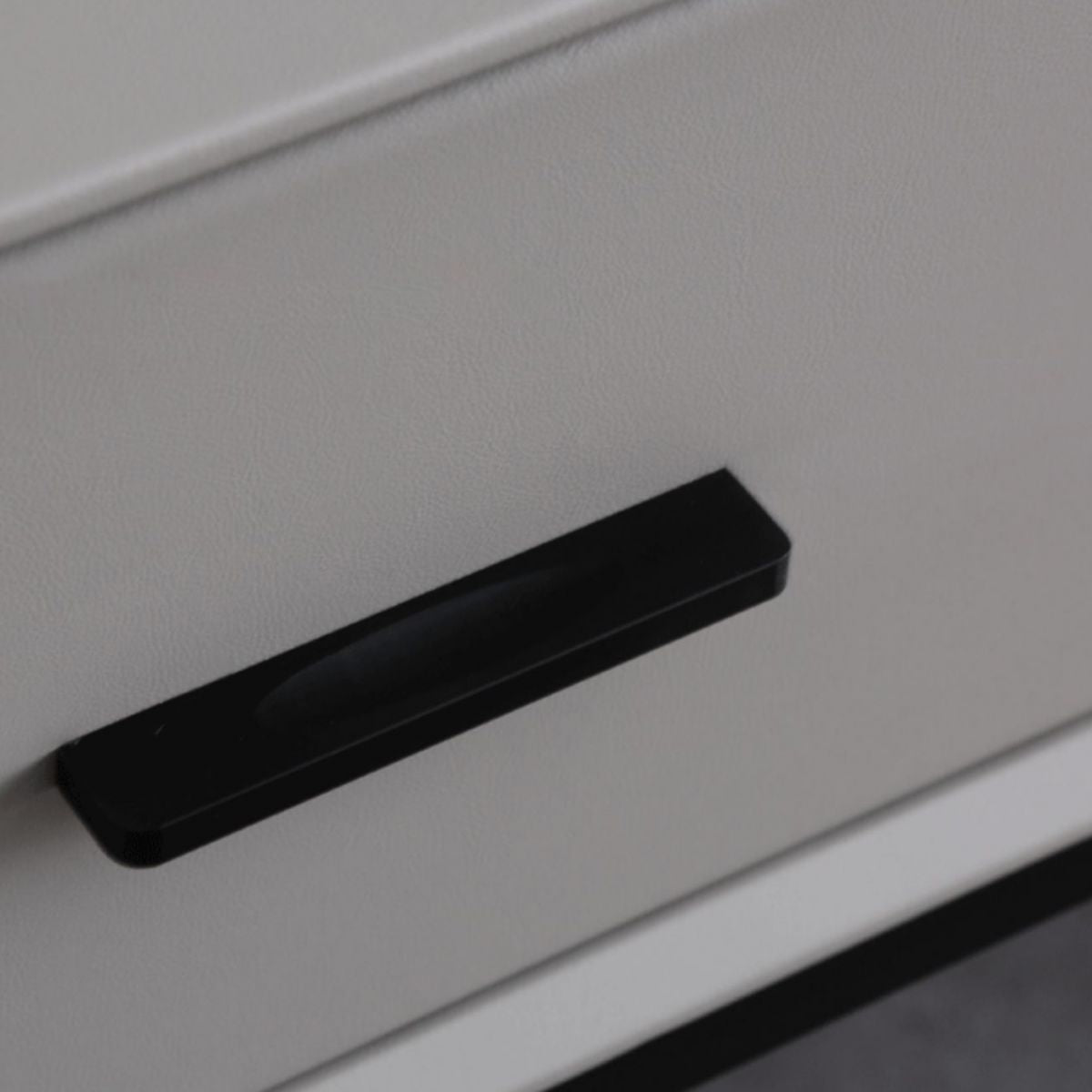 Comodino moderno di accento comodino in legno massiccio con gambe