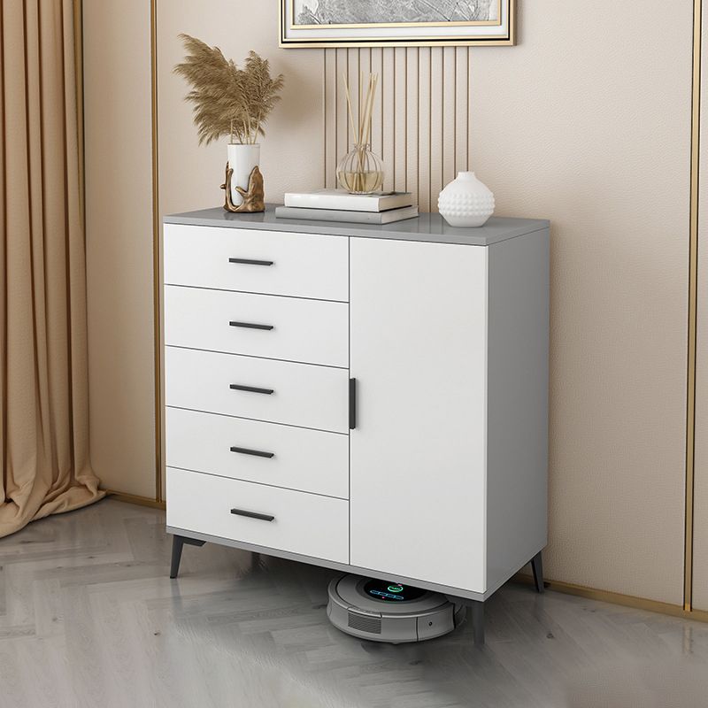 黒いまっすぐな脚ストレージキャビネットを備えたモダンな木製のアクセントキャビネット