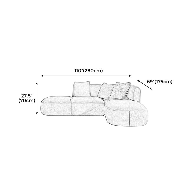 Canapé-gris léger scandinave vers le bas avec des bras et coussins encastrés