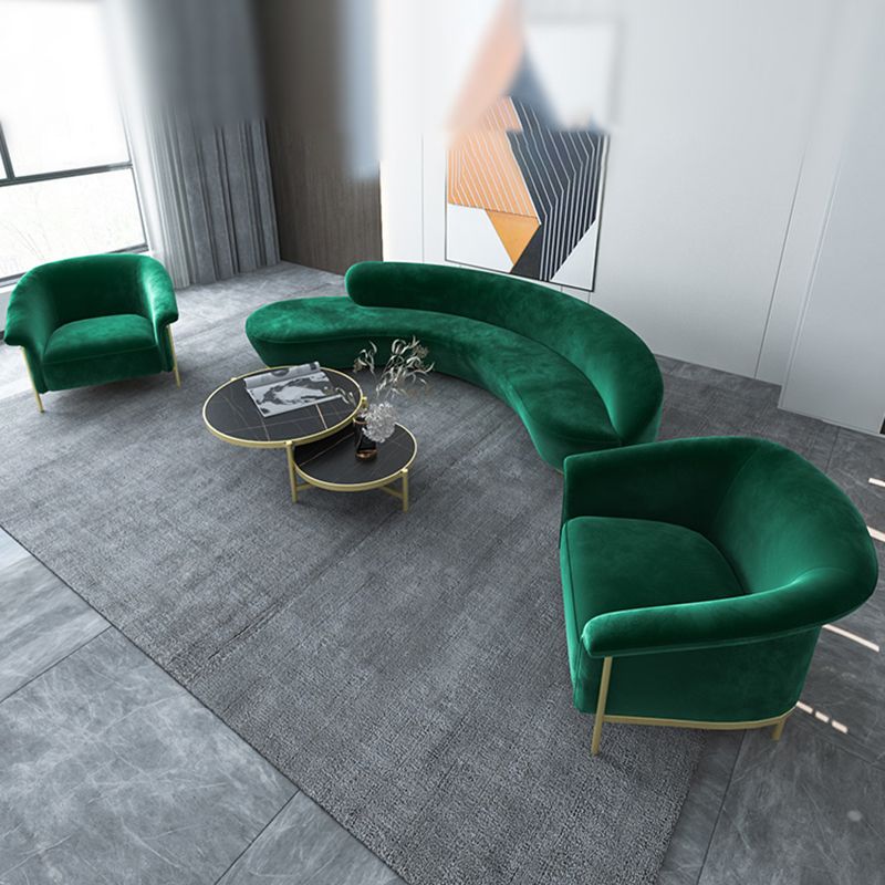 リビングルーム用の腕と黄金の底を備えたモダンな湾曲したソファ