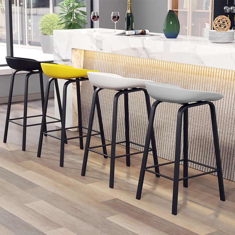 Modernos bares de plástico y taburete de fábrica de taburetes para cafetería para cafetería