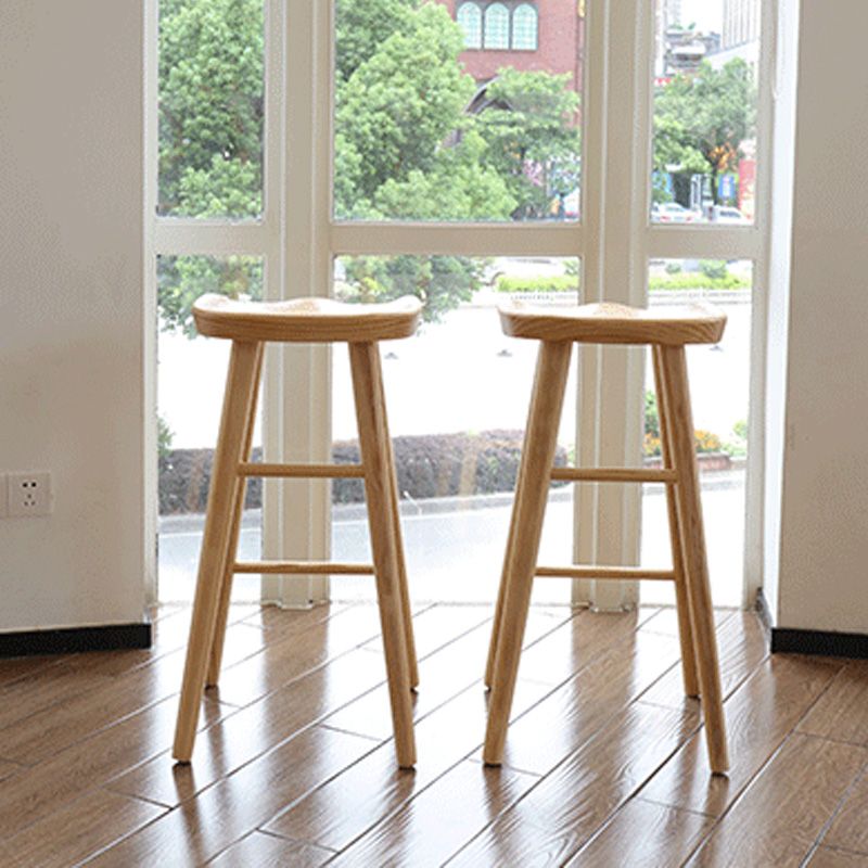 Taburete de bar de madera sin respaldo moderno con pedal y asiento de madera
