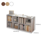 Libreria standard ingegnerizzata in legno scandinavo chiuso.