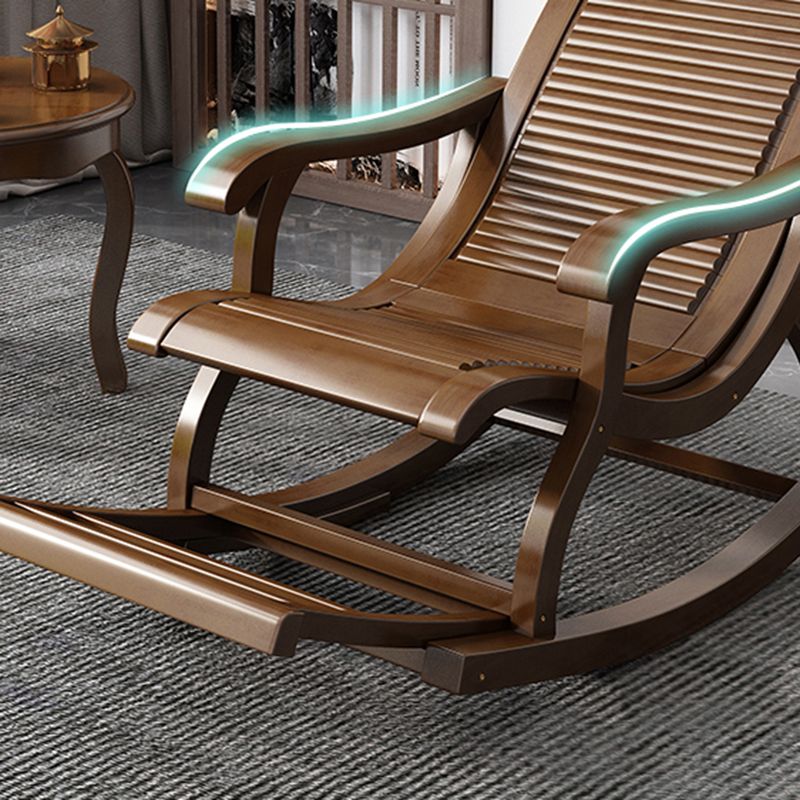 Chaise de culbuteur traditionnelle allongée en bois avec chaise inclinable à cadre gris