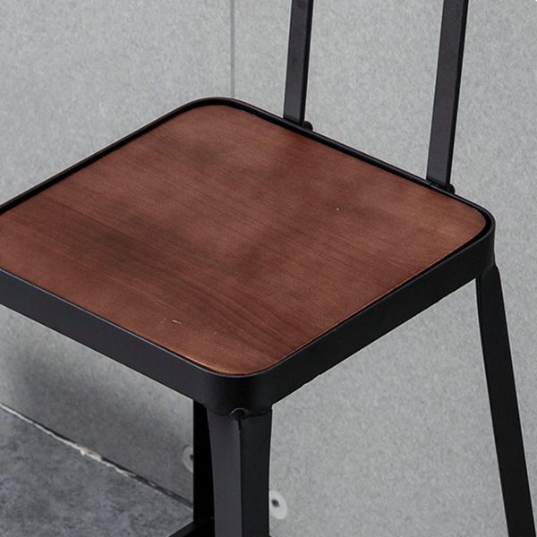 Schwarzer Barhocker mit Holzplatte im Industriestil für den Innenbereich, 4 Beine, für Cafés