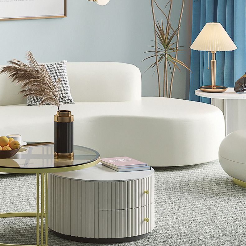 Zeitgenössisches Kunstleder -Sektionssofa mit kindem Rücken in massivem Holz