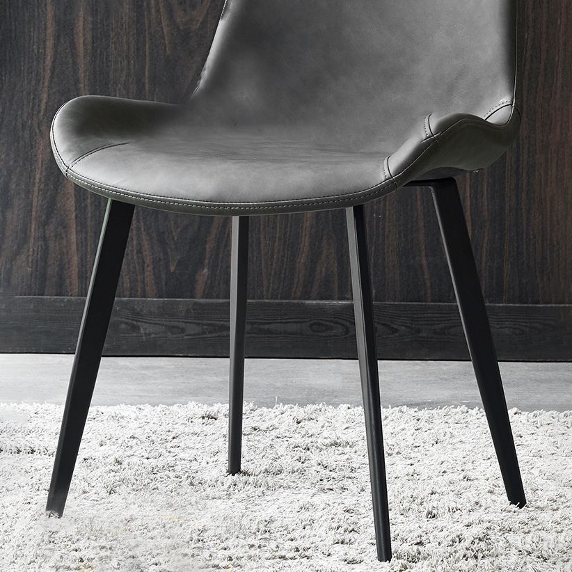 現代のアームレスダイニングチェアマット仕上げレザーカーブドパーソンズサイドチェア