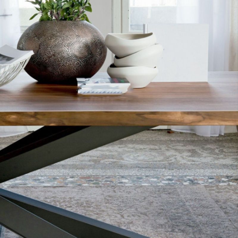 Tavolo da pranzo marrone in legno massiccio in cornice nera industriale sala da pranzo