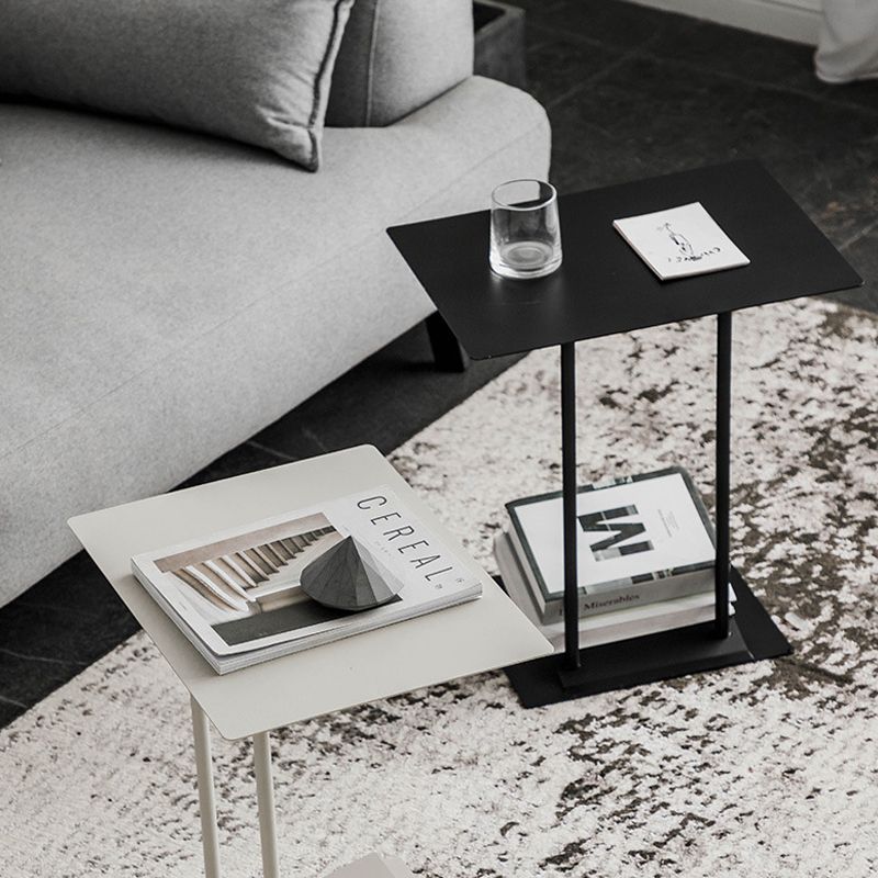 Tavolo da ginnastica moderna di metà secolo in metallo c-forma di divano il lato accento