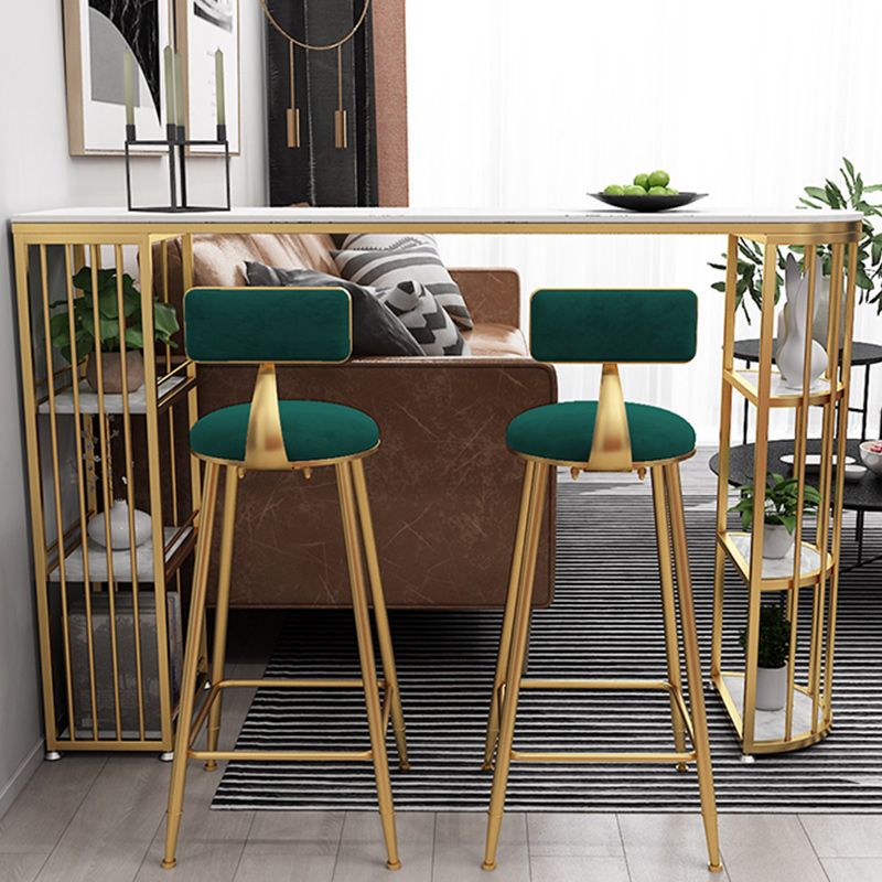 Tavolo da pranzo a bar in pietra tradizionale tavolo da bar di lusso con base in slitta in oro