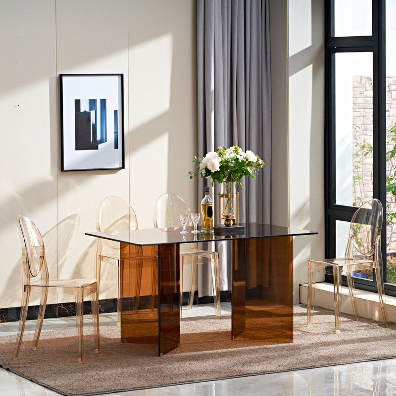 Moderne rechthoekige eettafel met glazen blad en dubbel voetstuk