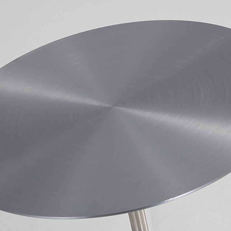 Zeitgenössischer rostfreier Stahlrund -Side -End -Endtisch mit Metallpodestbein