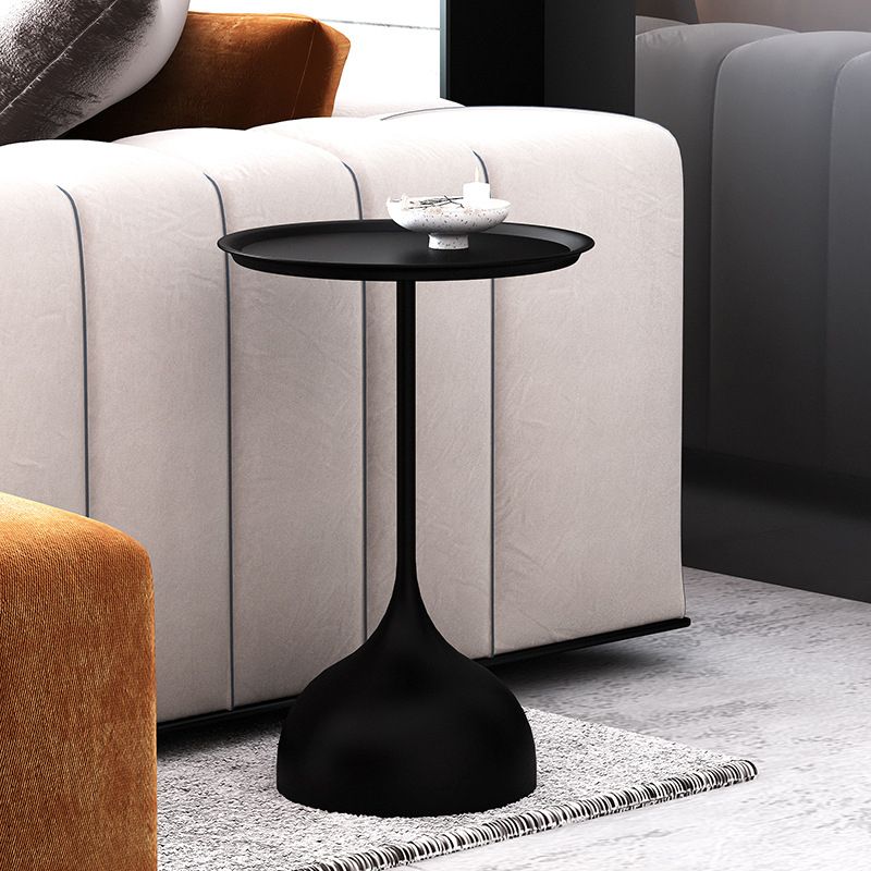 Table de l'extrémité latérale en métal minimaliste du milieu du siècle