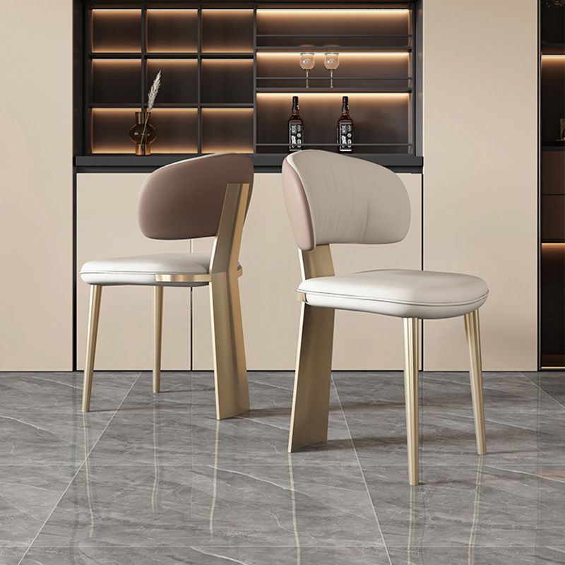 Sedia da pranzo senza braccio imbottita glam in gambe dorate