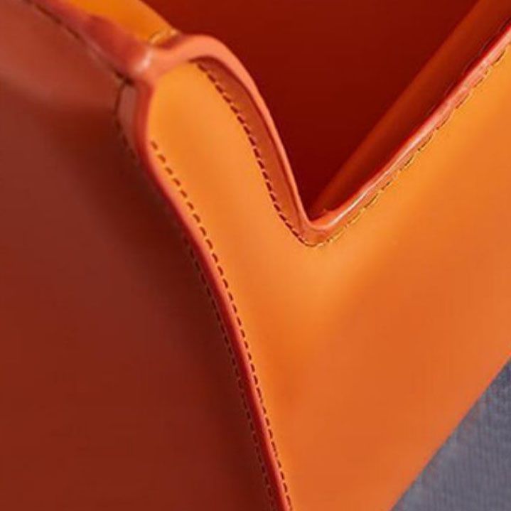 Silla de silla de comedor de cuero contemporánea en acabado mate con patas de acero