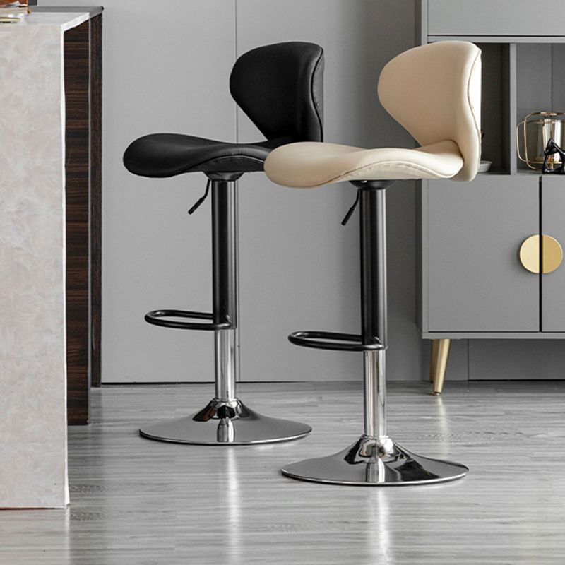 Draaibare verstelbare hoogte Bar Stool Industrial Faux lederen barkruk met voetsteun