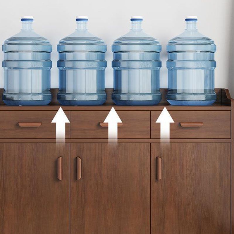 Server buffet in stile glam a buffet in legno con armadi e cassetti