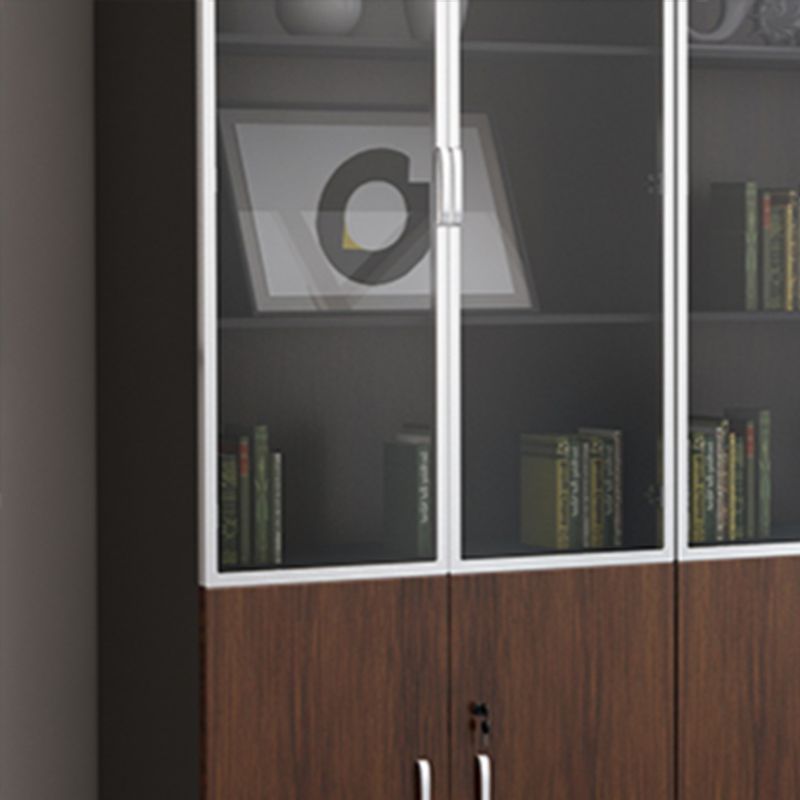 Armoire de classement contemporaine verticale.