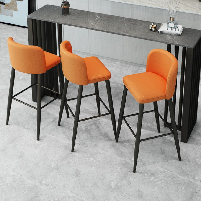 Moderni sgabelli da bar in fico rombina con poggiapiedi con poggiapiedi