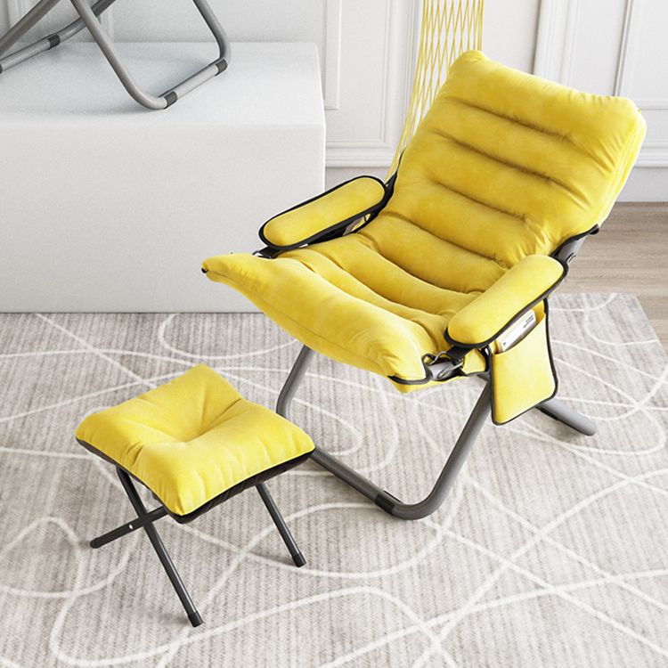 Reclinabile standard contemporaneo con base in metallo e tasche laterali