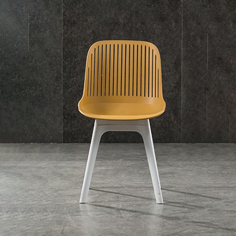 Noordse stijl armloze zijstoelen plastic stoelen met plastic benen voor thuisgebruik