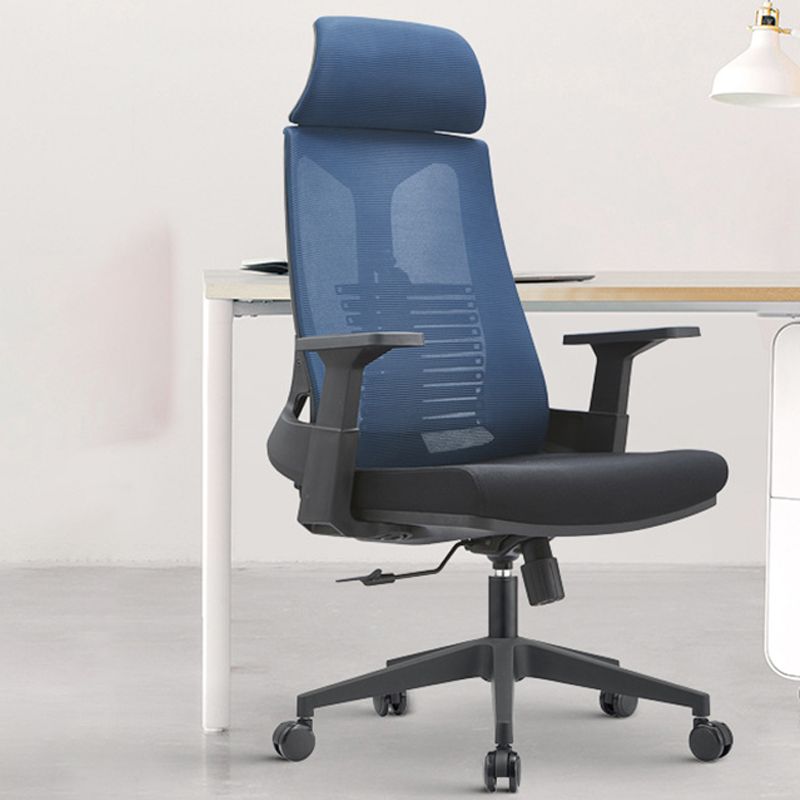 モダンな固定武器室の椅子の傾きメカニズムホイール付きの苦痛な人間工学に基づいた椅子