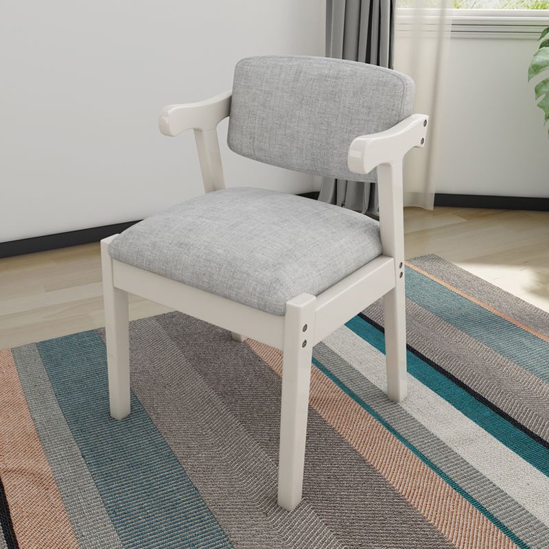 コンテンポラリースタイルのダイニングチェア木製の脚付きダイニングアームサイドチェア