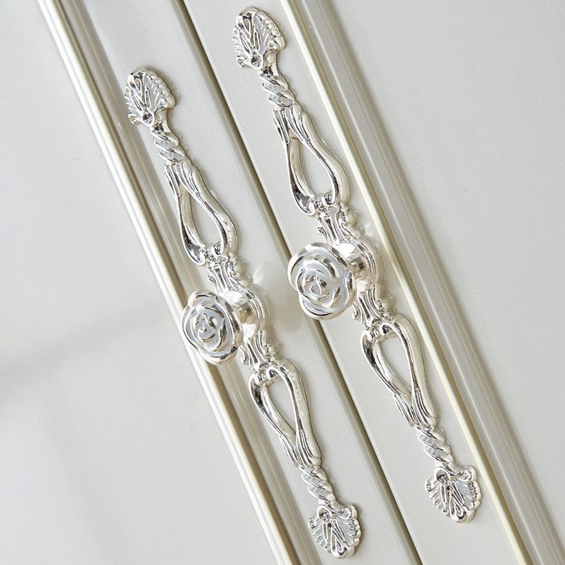 Franse plattelandsklederkast massief houten garderobe kast met stoffen staaf