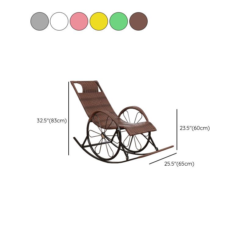 Chaise à bascule intérieure moderne