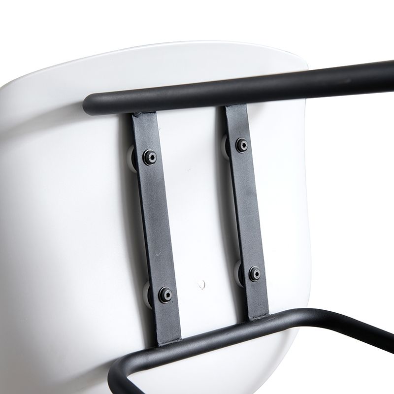 Industriële binnenplastic kuipstoelbalkruk met voetsteun