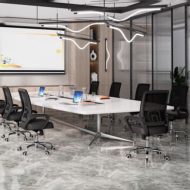 Moderne stijl bureau stoel vaste armen midden achterkant ergonomische taakstoel met wielen