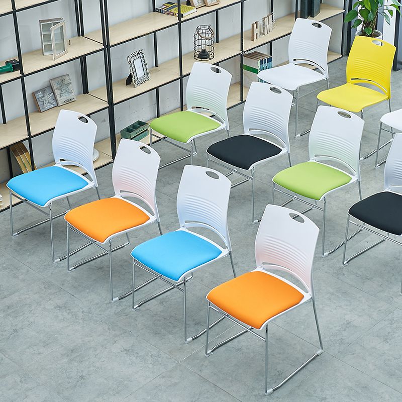 Pas de chaise de bureau moderne de roues chaise de bureau rembourrée sans bras