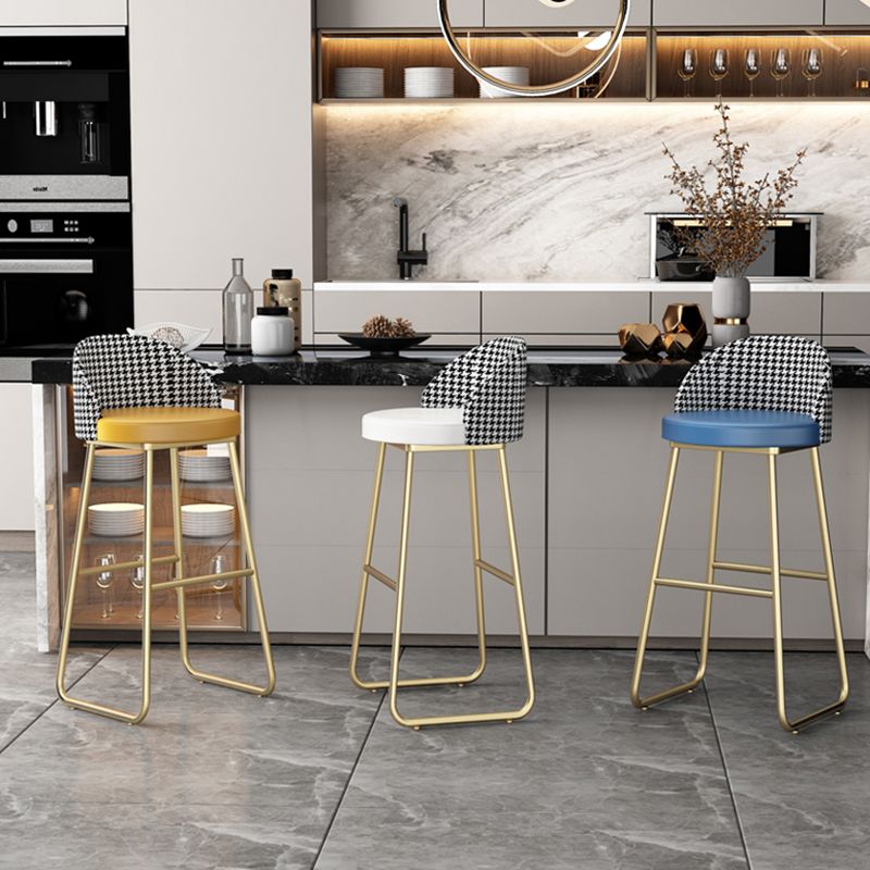 Modern Style Bar-stool Sled Iron Legs Round Leather Seat with Footrest for Kitchen Bar Clearhalo 'Bar Furniture' 'Bar Stools' 'bar_stools' 'furn' 'furn_bar_stools' 'furniture_bar_stools' 'Kitchen & Dining Furniture' 'kitchen&dining_furn' 'kitchen' 'kitchen_furn' Furniture' 1200x1200_4559e68b-c769-41e0-b0ed-d63046cc4efb