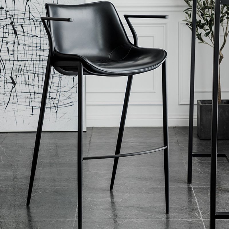 フェイクレザーカウンタースツールモダンスタイルのローバックバースツールとフットレスト