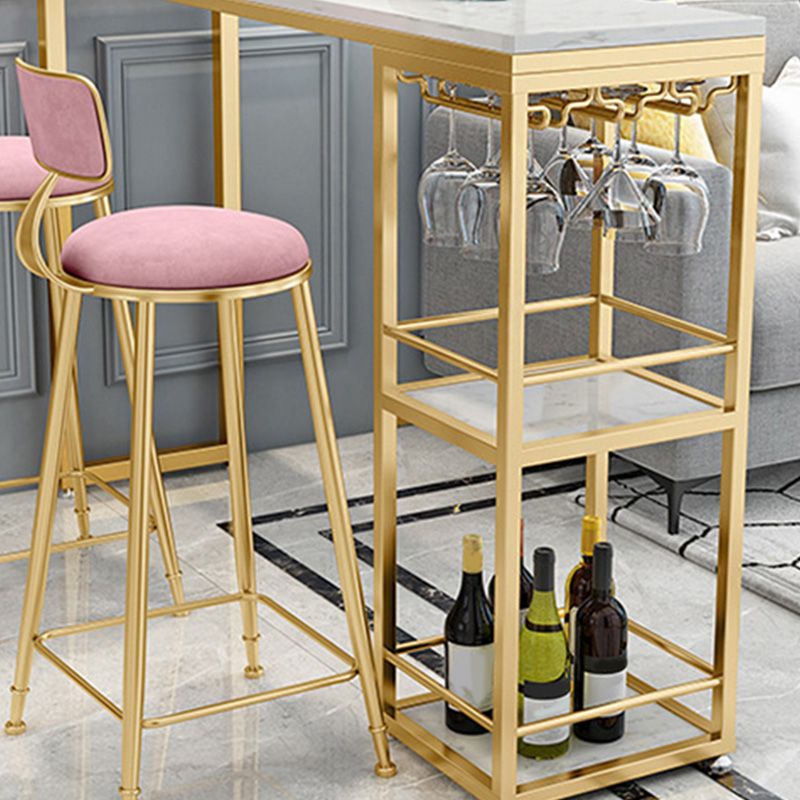 Witte metalen pubtafel met kunstmarmeren blad. Moderne bartafel met 2 planken