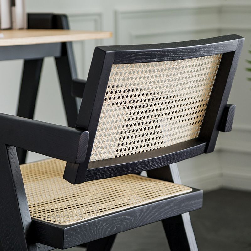 現代バルコニーウッドアームチェアマット仕上げオープンダイニングチェア