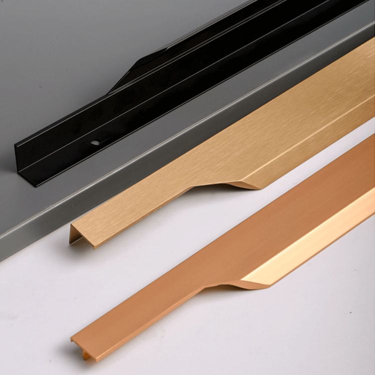 Kleiderschrank des zeitgenössischen Stils, Rettung