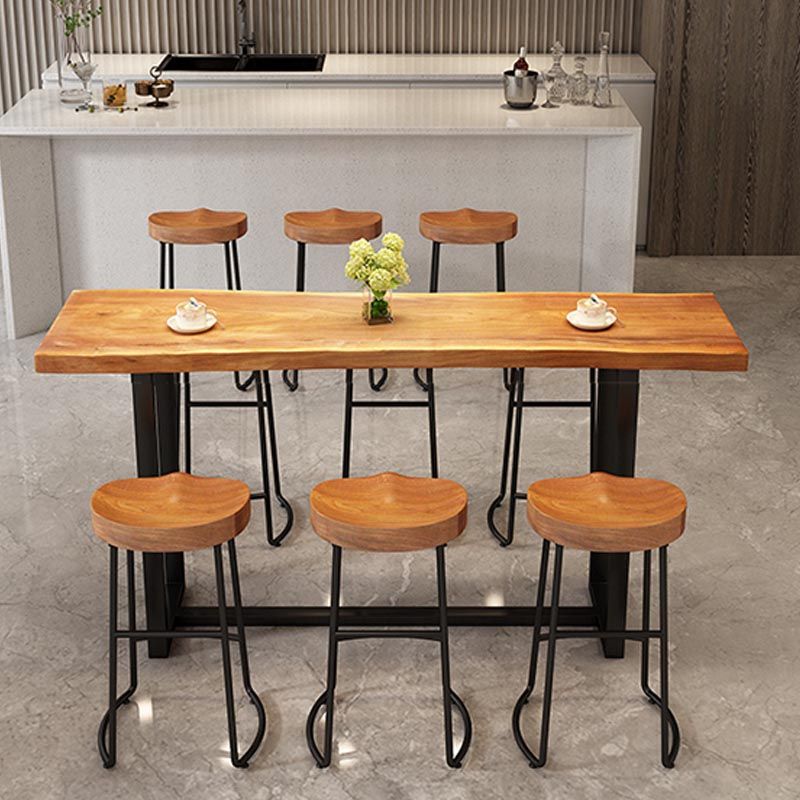 Taburete de bar contemporáneo de madera maciza Taburete de bar de metal con asiento contorneado