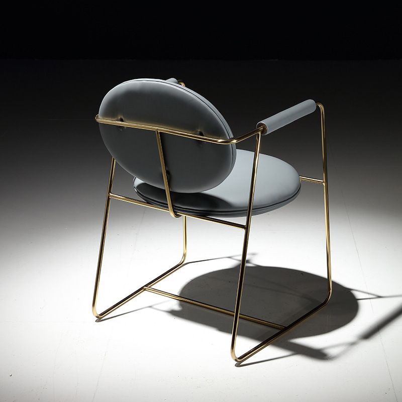 Silla de comedor de cuero con silla de brazo glamorosa con marco de oro para el hogar