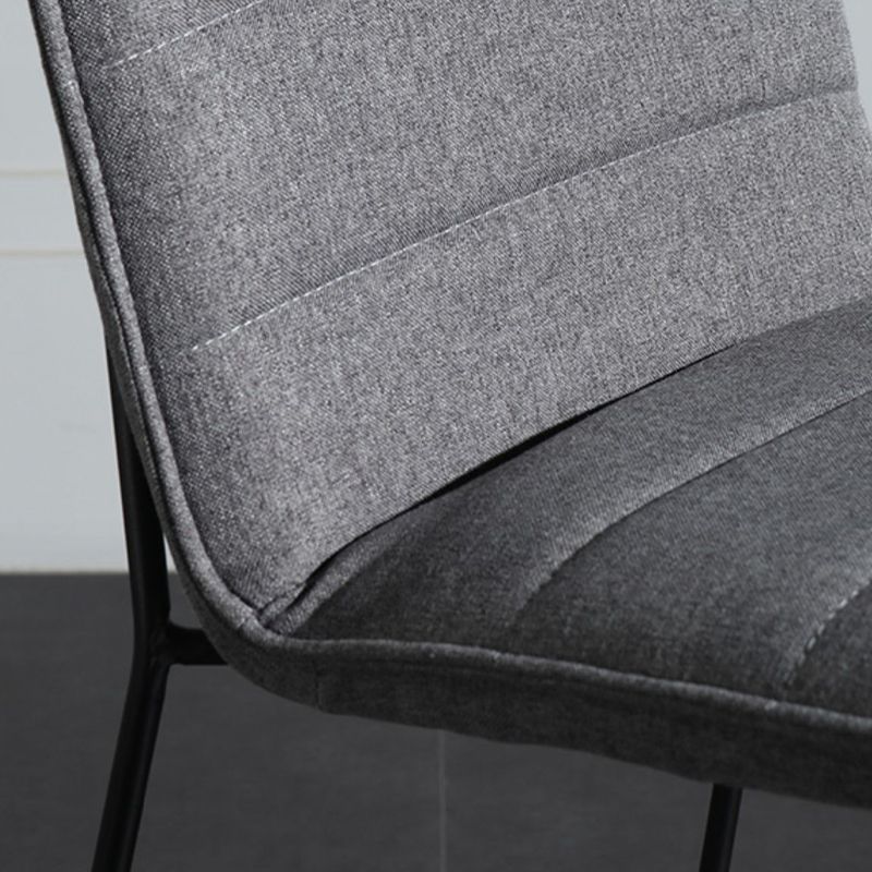 Sgabelli da bar sul retro imbottito senza braccio contemporaneo con base metallica