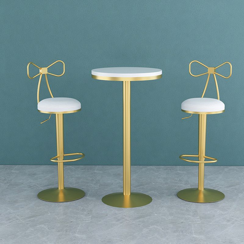 Contemporary Metal Bar and Counter Stool Low Back Stool with Pedestal Base in Gold Clearhalo 'Bar Furniture' 'Bar Stools' 'bar_stools' 'furn' 'furn_bar_stools' 'Furniture' 'furniture_bar_stools' 'Kitchen & Dining Furniture' 1200x1200_45de901f-f0ca-4c4e-bf8f-d6525e9a8884