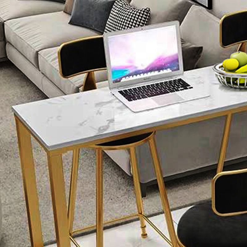 Tableau de bar de style glamour de 42 pouces de hauteur en marbre artificiel et bistrot de base en métal